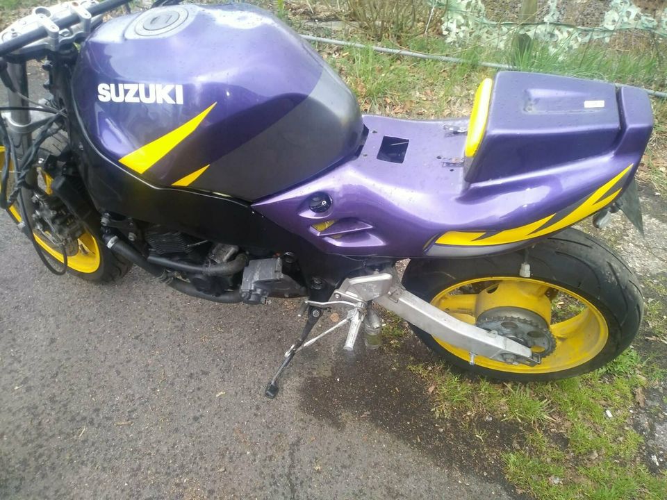 Suzuki RF900 Typ GT 73 B in Teilen Ersatzteile Rahmen Sitzbank in Westoverledingen