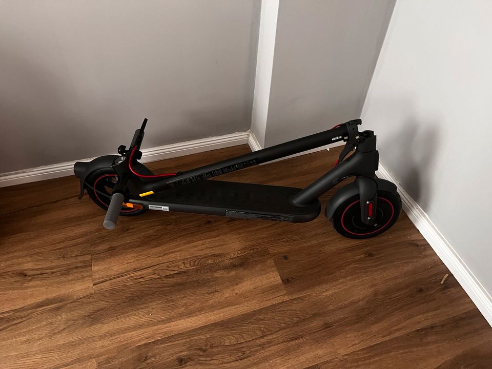 Xiaomi E-Scooter 4 pro im Originalkarton und Rechnung in Brandenburg an der Havel