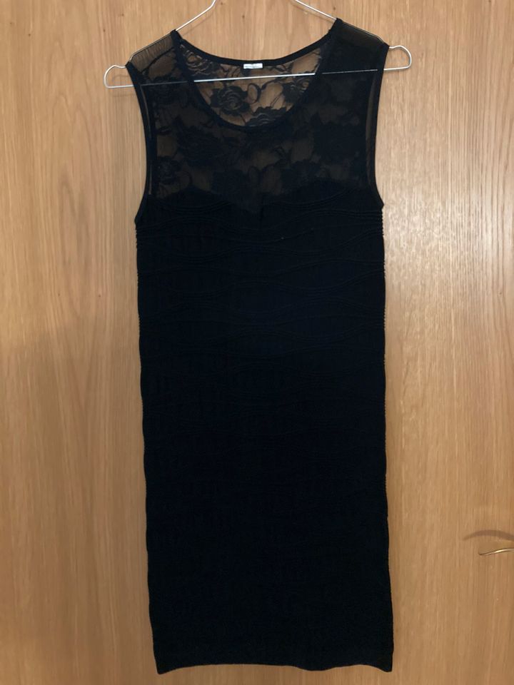 Kleid Minikleid figurbetont schwarz Spitze Gr. 36 in Hannover