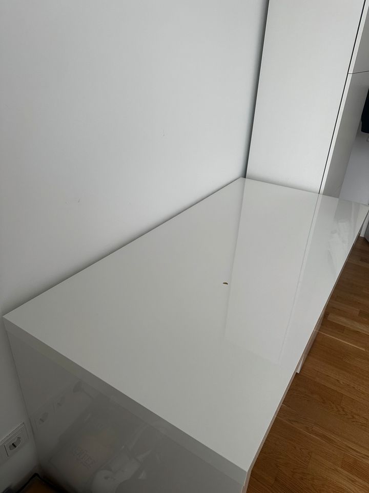 Weißer Schreibtisch/Bürotisch inkl. Schublade u. Schrank in Darmstadt