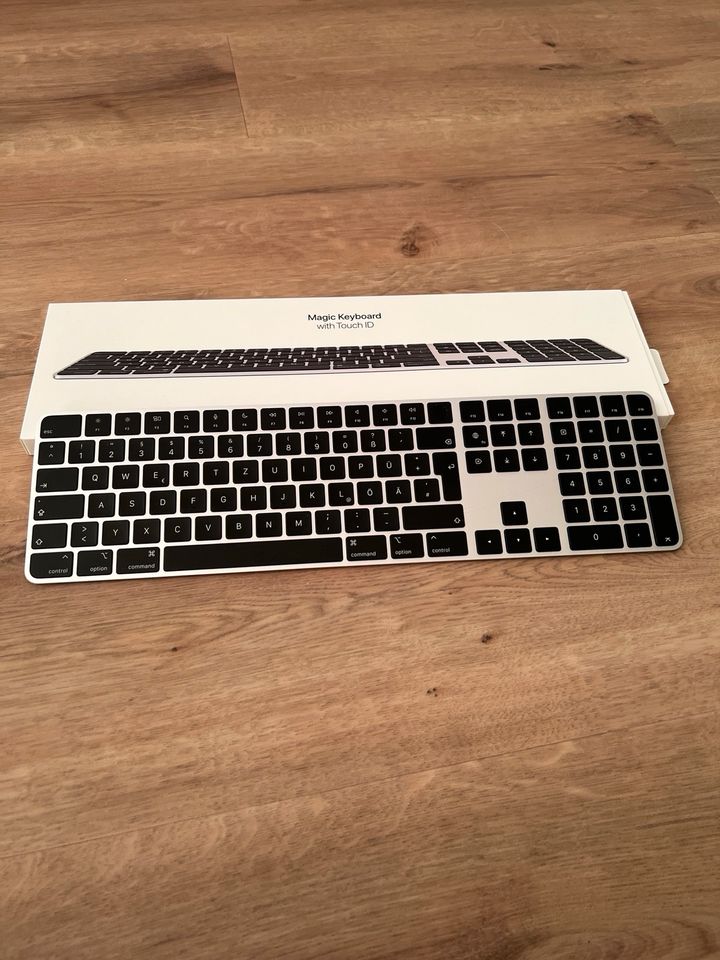 Apple Magic Keyboard (Touch iD) in Berlin