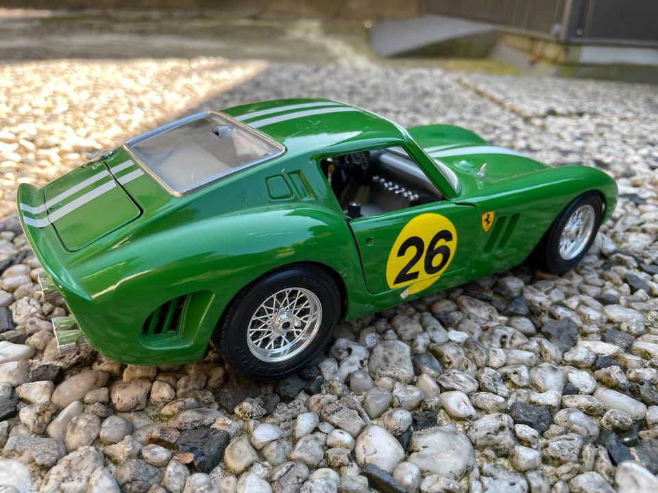 Ferrari GTO 1962 1/18 Maßstab grün in Essen