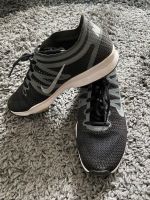 Nike Damen Sneaker Gr. 36,5 Farbe schwarz Nordrhein-Westfalen - Erftstadt Vorschau