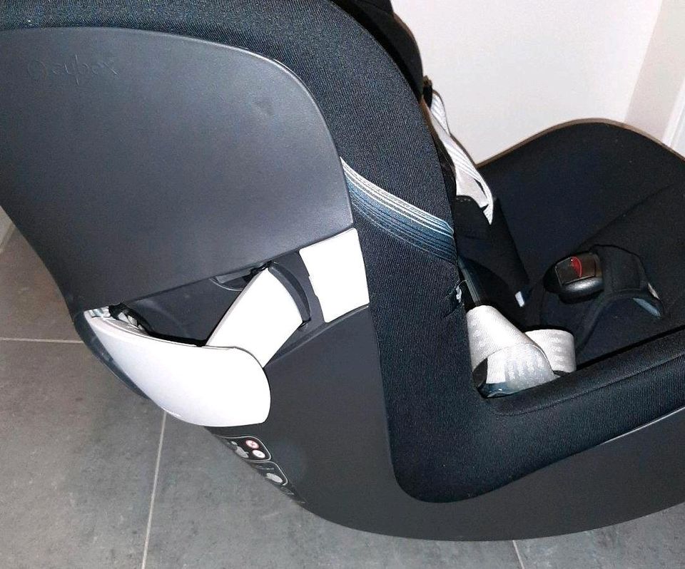 Cybex Reboarder Sirona m2 i-size Autositz Babysitz Kindersitz in Stuttgart