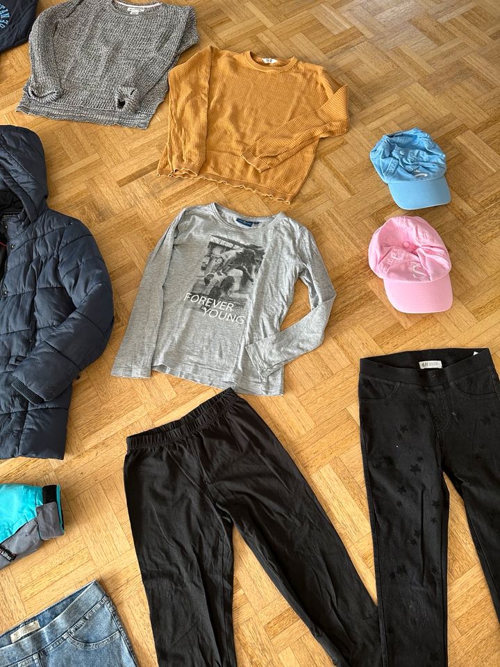 Kleiderpaket - Tom Tailor,Adidas,Killtec,H&M,C&A, usw. Gr.134/140 in Rösrath