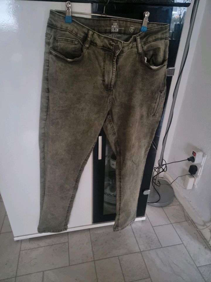 Kaki Jeanshose gr 42 slim fit Neu in Krefeld