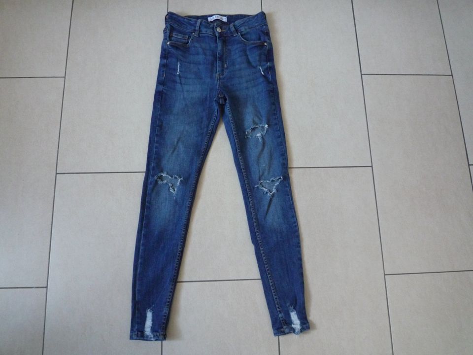 Moderne Röhrenjeanshose mit Stretchanteil blau Gr. 36/S von Denim in Homburg