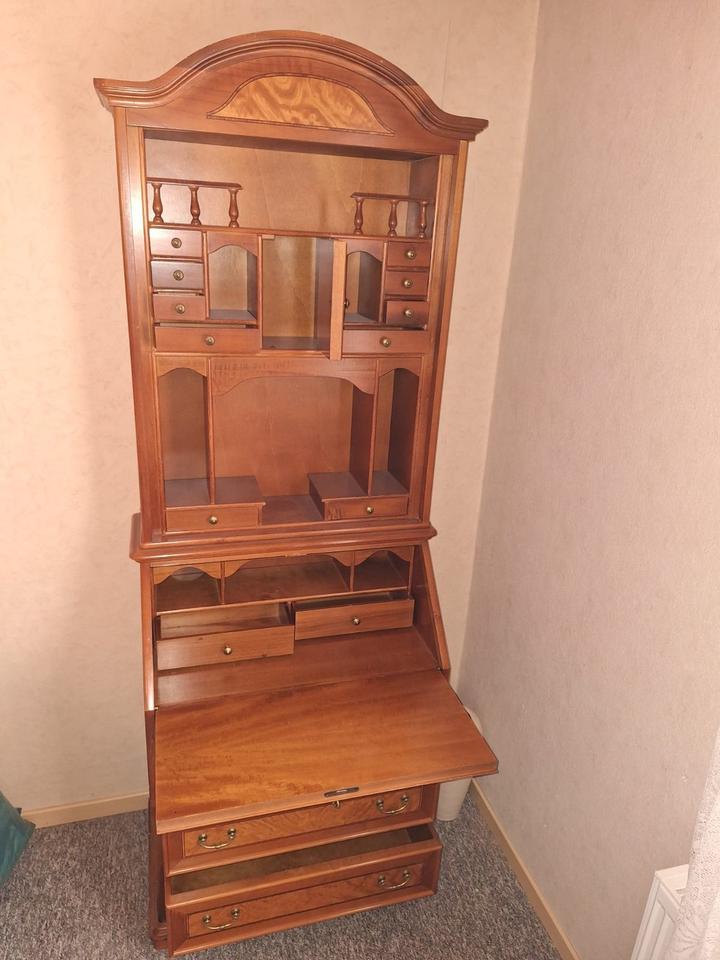 Möbelset (Herrenzimmer) Eckvitrine, Sekretär, Schrank klein in Querfurt