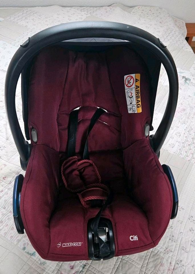 Maxi Cosi Babyschale in Singen