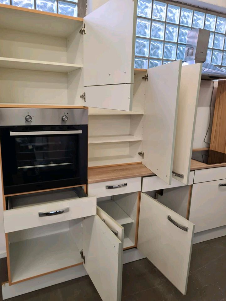 Küche mit Elektrogeräte in Heinsberg