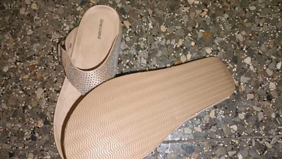 Zehensteg Sandale beige sand Glitzer Größe 41 Neu OVP in Bochum