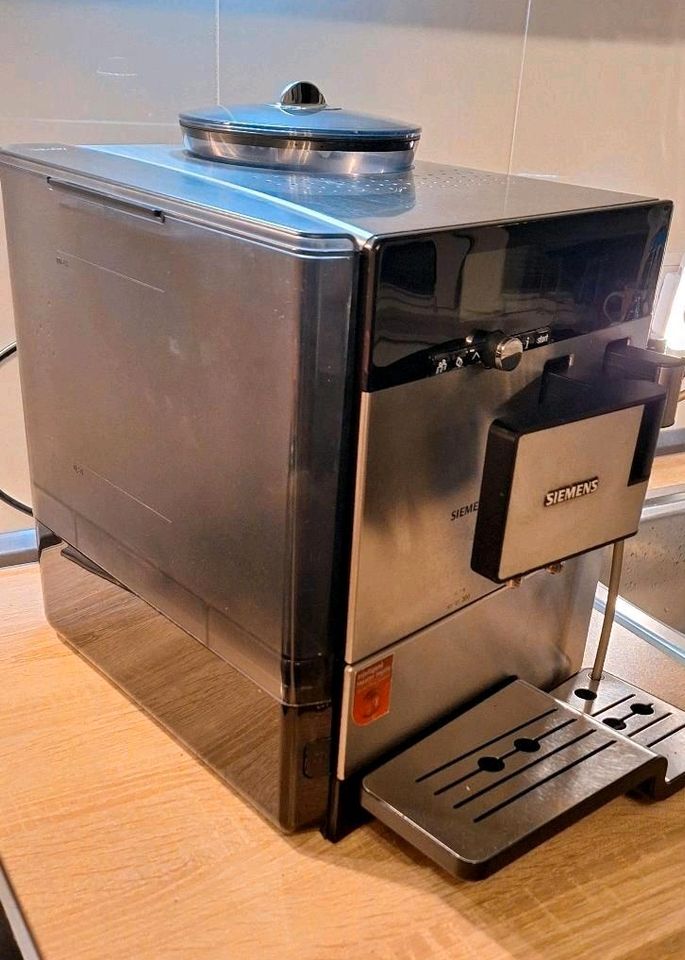 Kaffeevollautomat EQ8 series 300 in Hude (Oldenburg)