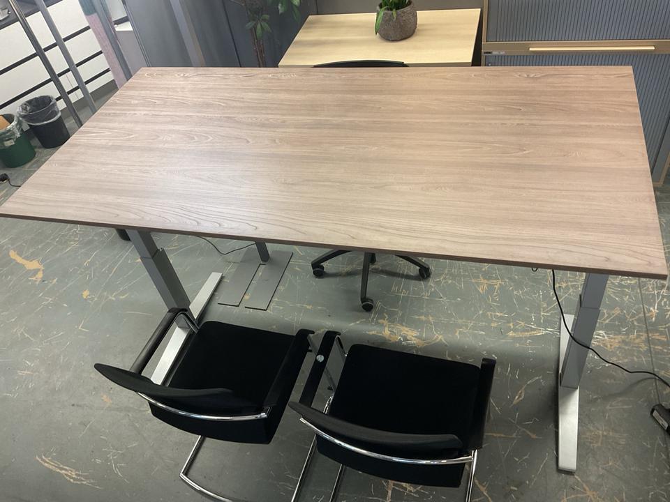 Schreibtisch elektrische höhenverstellbar von KÖNIG NEURATH in Mülheim (Ruhr)