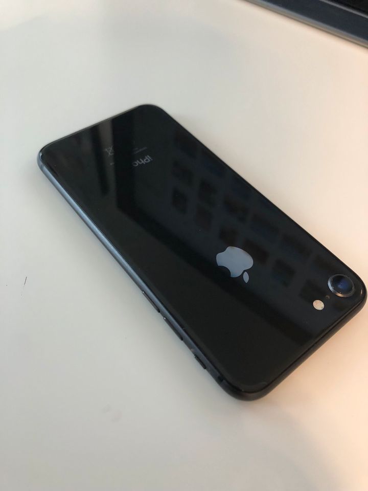 Apple I Phone 8 64 GB Space Grau in Mutterstadt