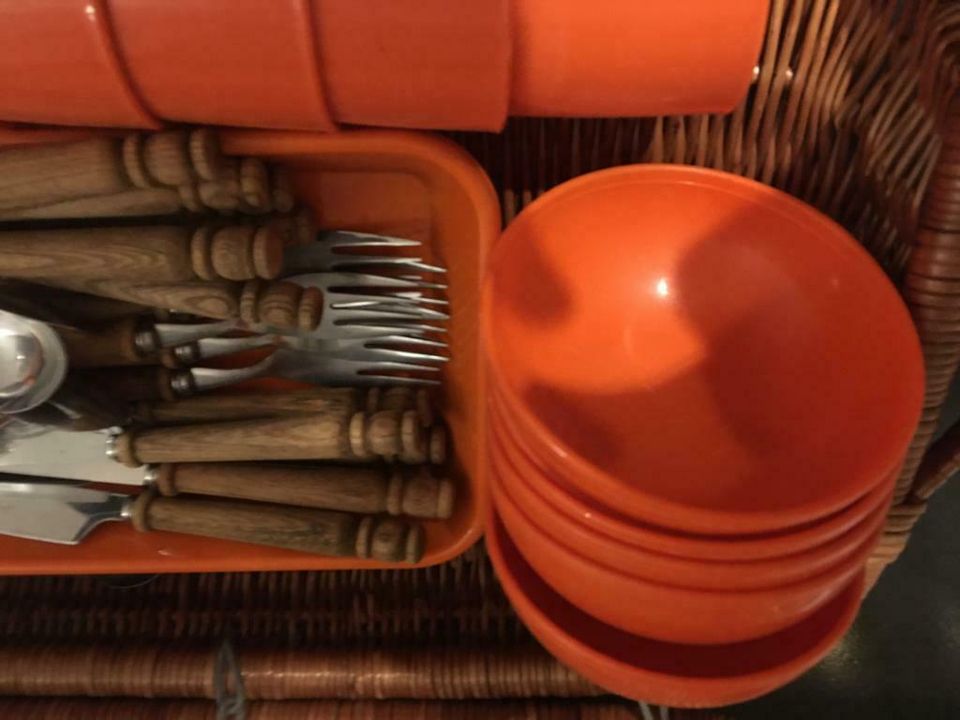 Picknickkorb, original 70er Jahre, gefüllt, vintage in Rösrath