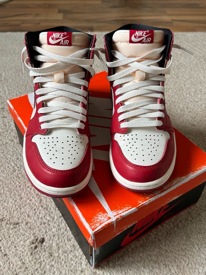 Nike Air Jordan 1 Chicago Lost & Found EU 41 in Berlin