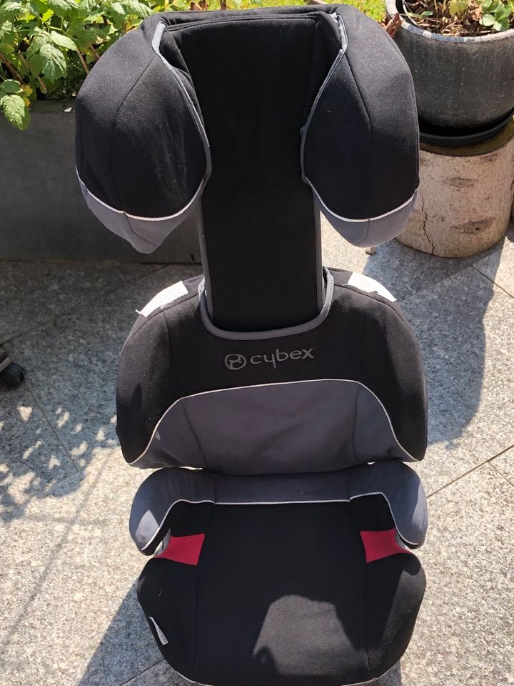 verstellbarer cybex autokinder sitz in München