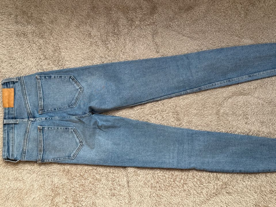 ZARA Damen-Jeans, Gr. 32 (XS), SlimFit, lang, 5-Pocket in Coesfeld