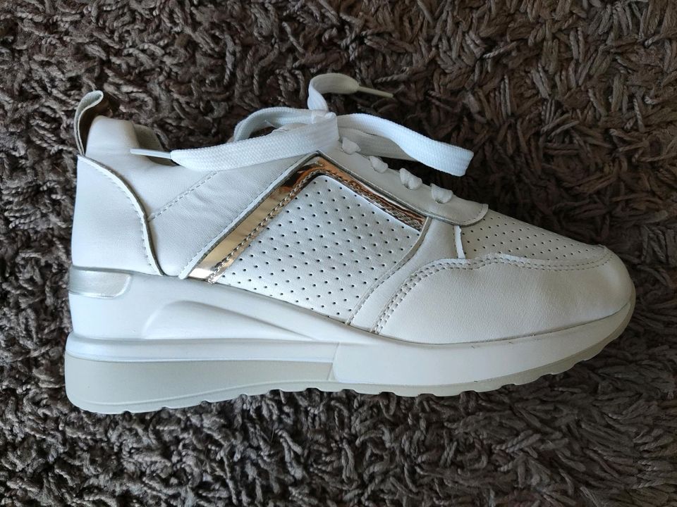 HUSHH Sneaker Plateue 37 weiß beige Neu vegan in Arnsberg