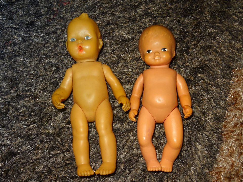 2 ALTE DDR VINTAGE GUMMI PUPPEN GUMMIPUPPEN 26 + 25 CM HOCH in Hamburg