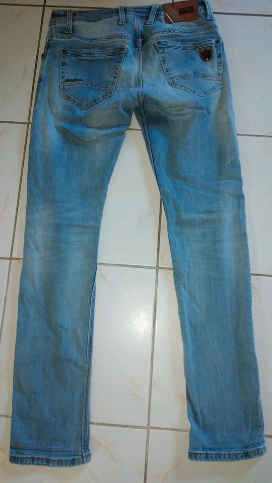 Armani Jeans Gr. 30/34 Modell 6602 in Jersbek