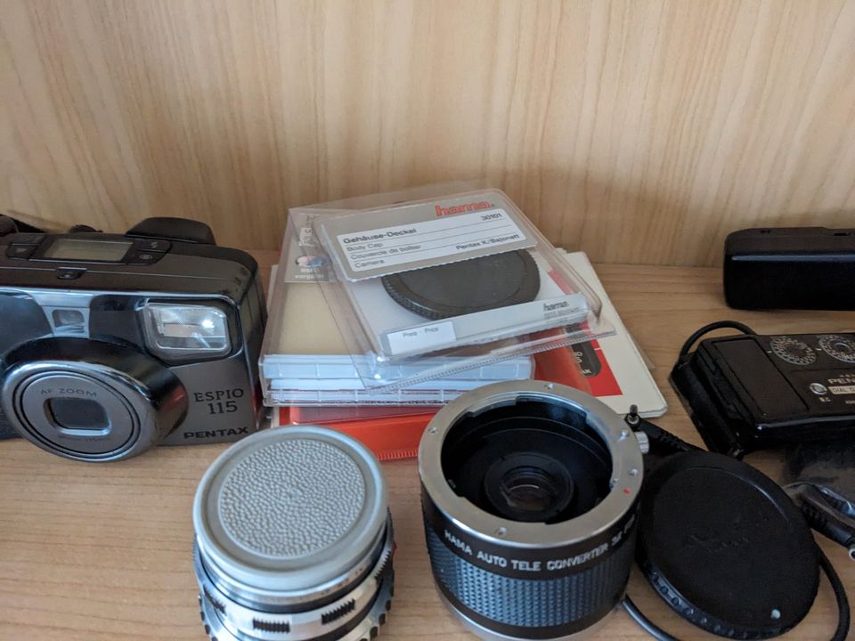 Diverse Kameras, Braun Paxette, Pentax sowie Zubehör in Neuenmarkt