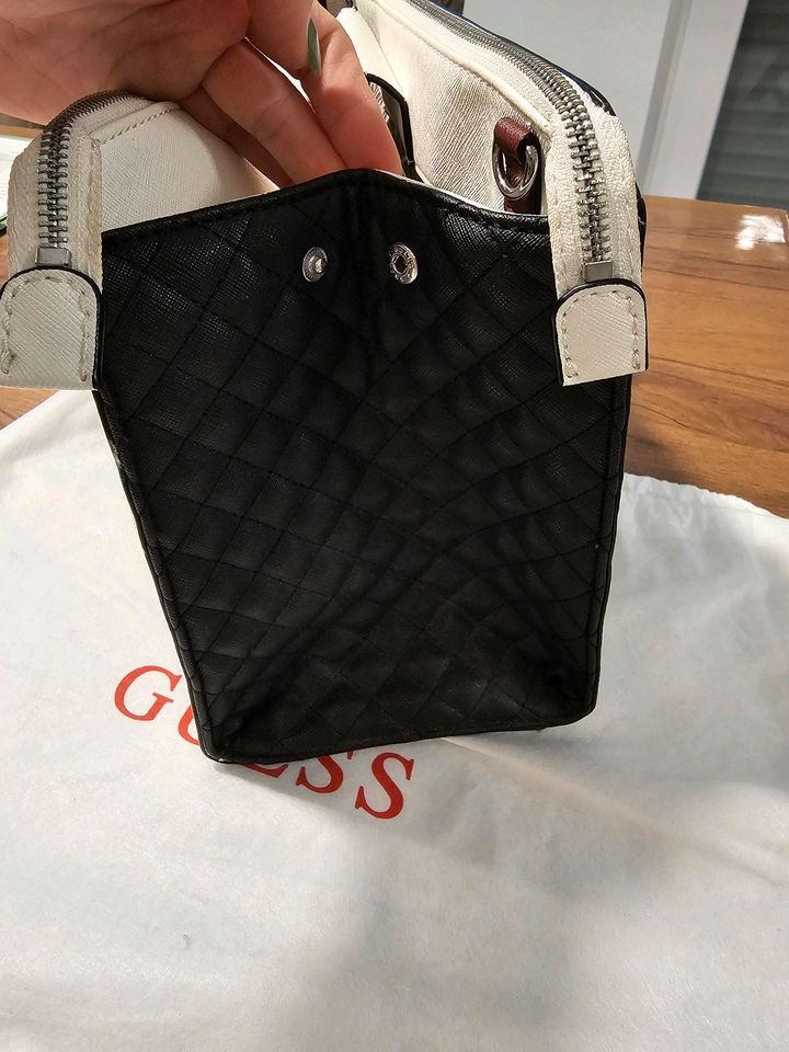 Guess Handtasche und Portemonnaie in Bergkamen