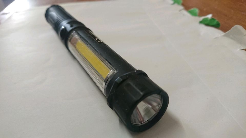 2in1-LED-Taschenlampe mit COB-LED-Arbeitsleuchte, 250 lm, in Reichenbach (Vogtland)