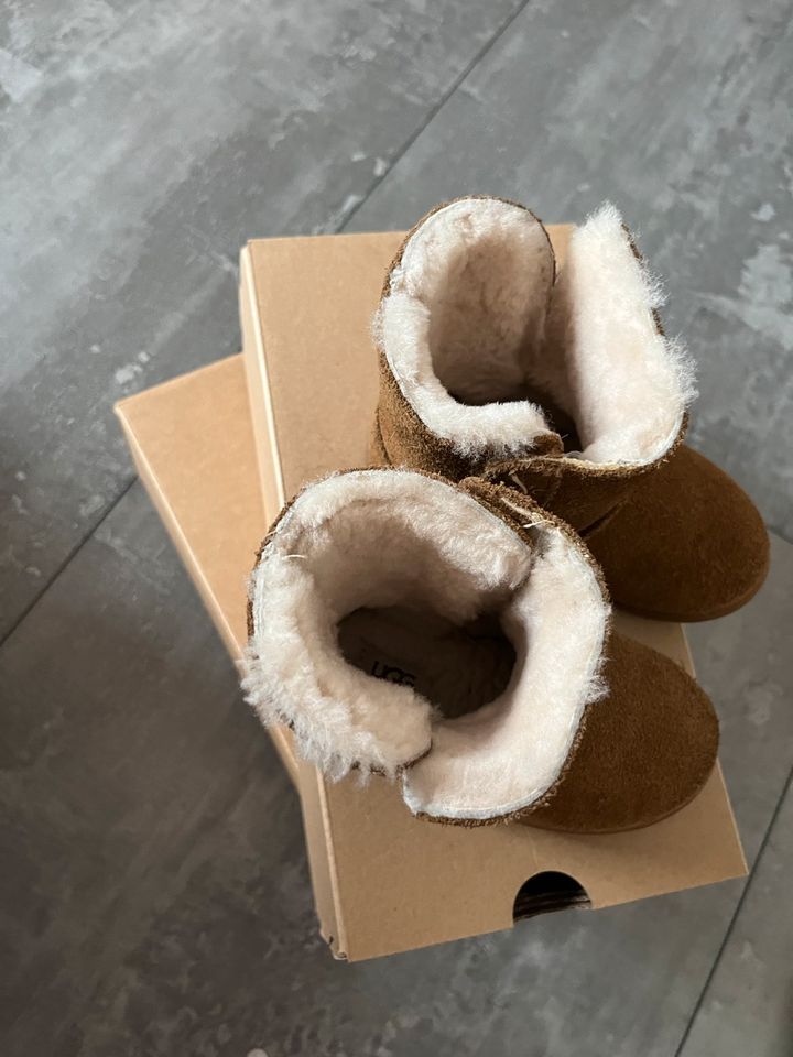 UGG Keelan Winterboots mit Lammwolle, Größe 23.5 in Baden-Württemberg -  Riedlingen | Gebrauchte Kinderschuhe Größe 23 kaufen | eBay Kleinanzeigen  ist jetzt Kleinanzeigen