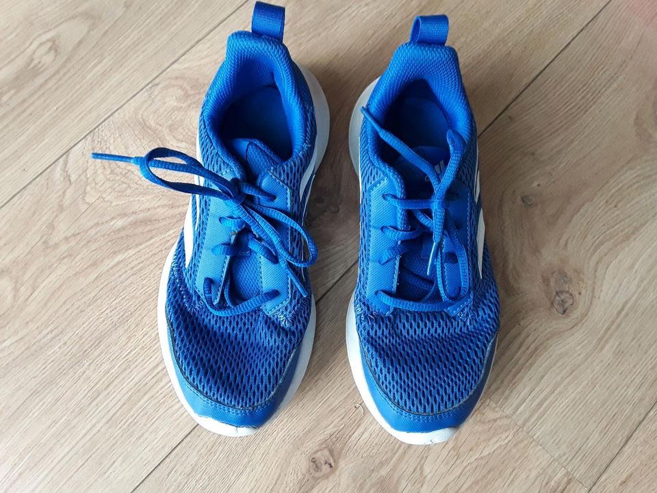 Adidas Turnschuhe blau Gr.35 Junge in Solms
