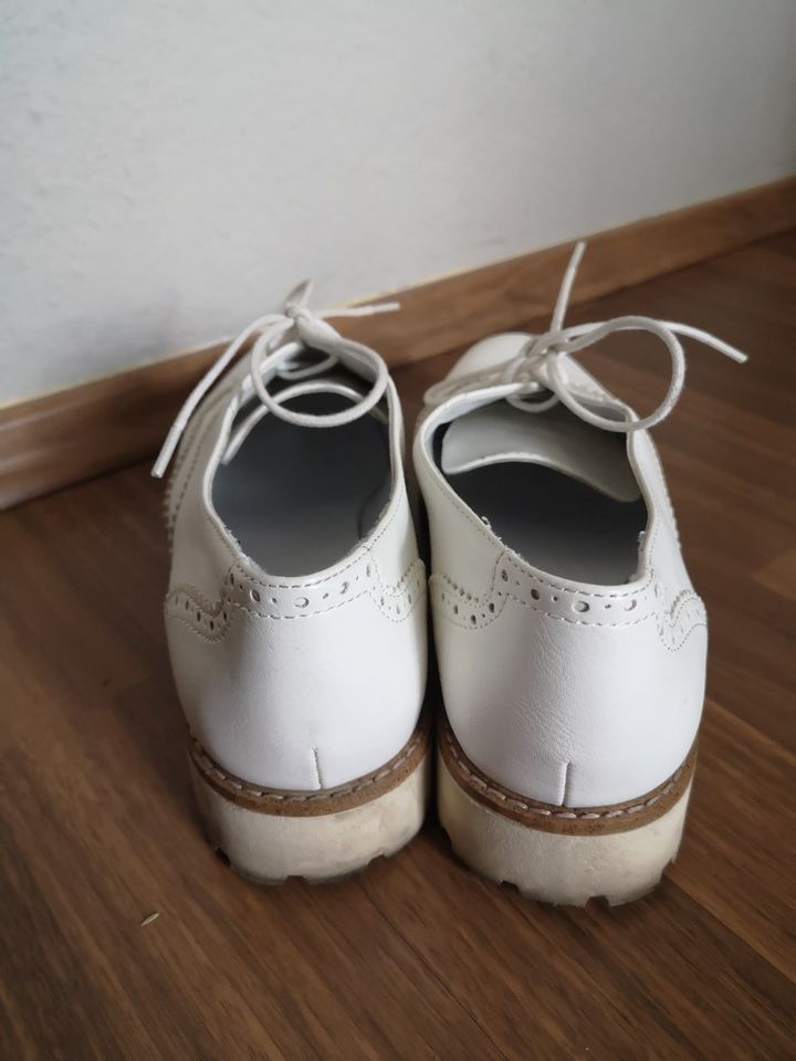 Damen Schuhe, weiß, Gr. 40 Halbschuhe in Berlin
