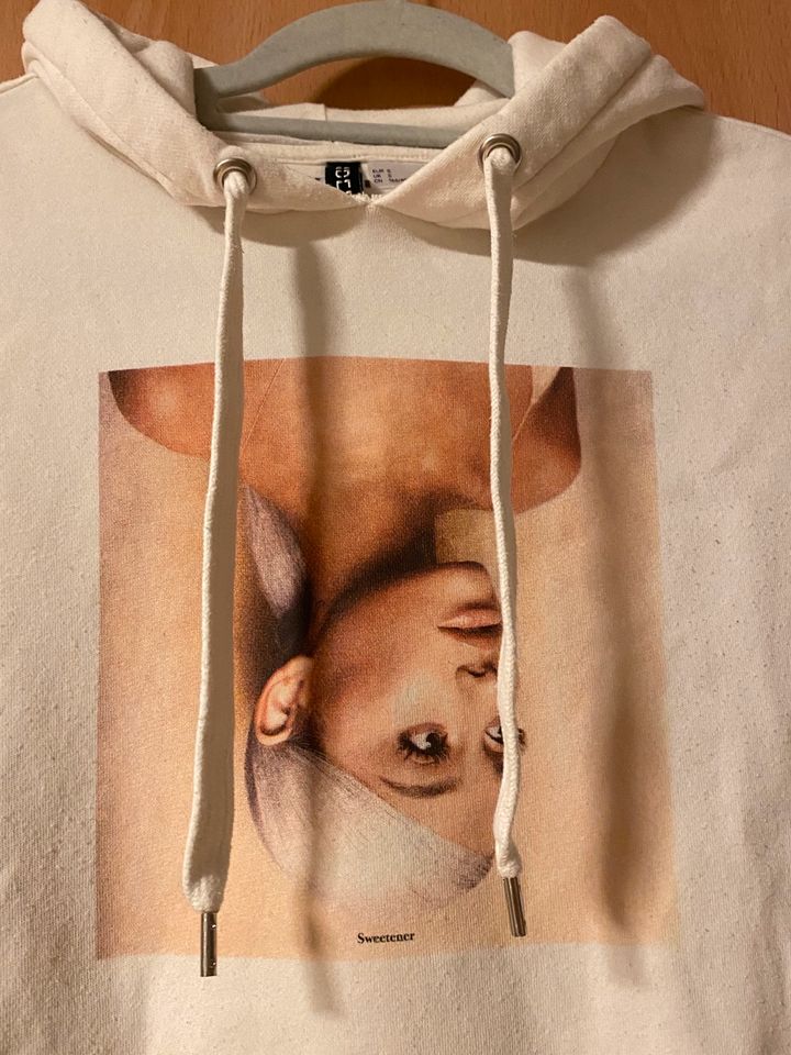 H&M Ariana Grande Tour Sweatshirt Hoodie Gr. S in Heroldsberg