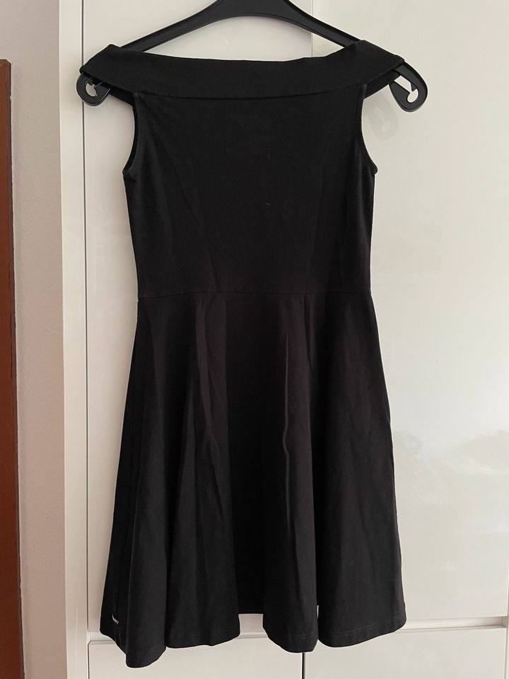 Sommerkleid Superdry, gr. S, Offshoulder, tellerrock, Kleid in Essen