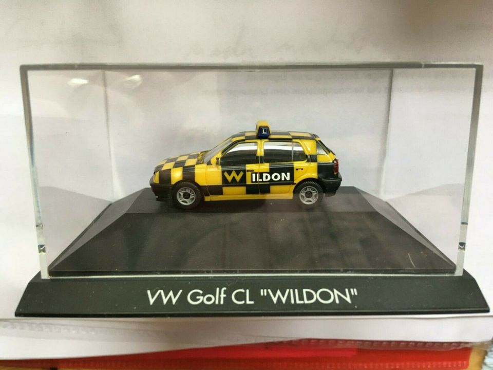 Herpa 100618 VW Golf CL "wildon" Fahrschulfahrzeug in Grünendeich Niederelbe