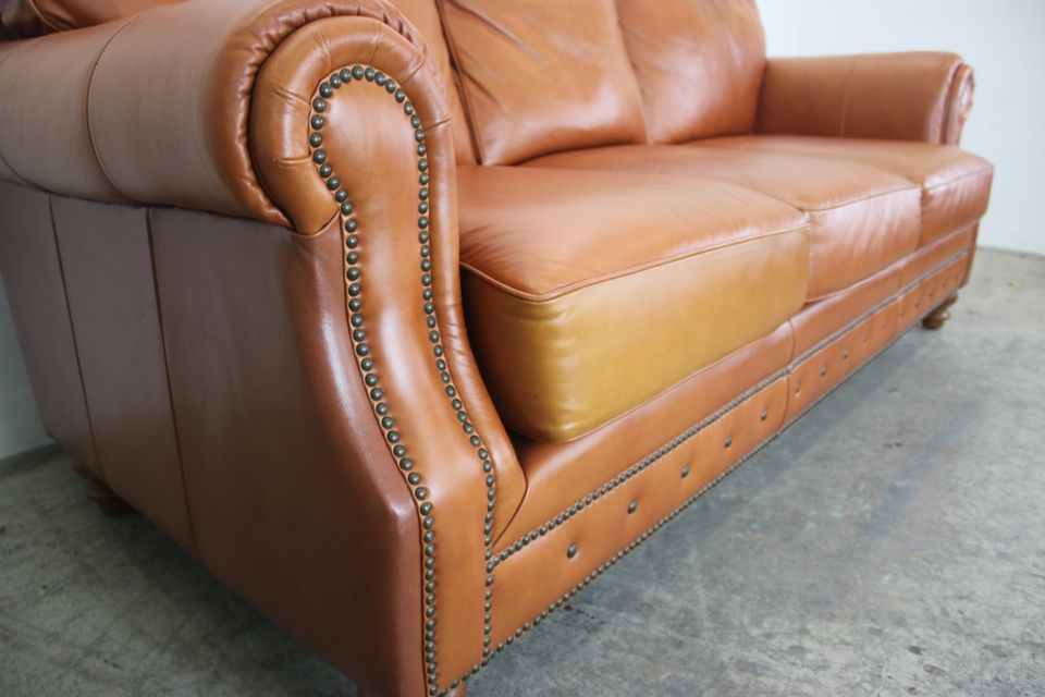 Prächtige Englische Leder Couch in Cognac Dreisister Sofa in Berlin