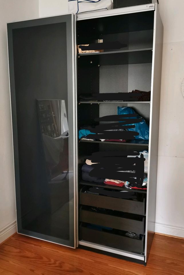 Ikea Pax Kleiderschrank schwarz Glastüren in Berlin