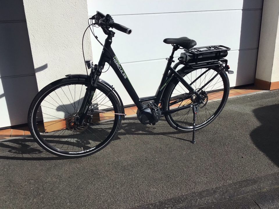 E-Bike 28 Zoll Hercules Treckingrad in Siegen