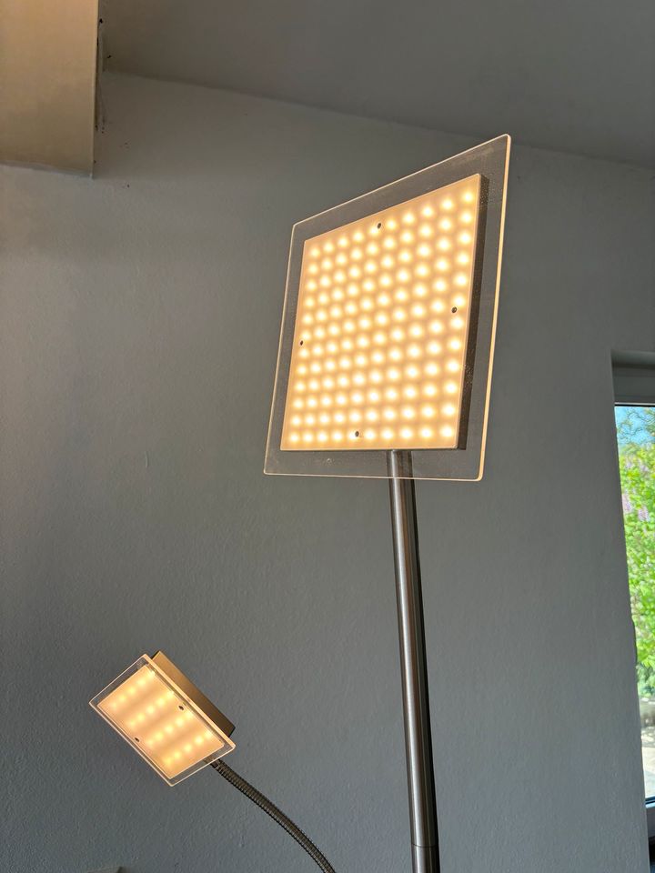 Deckenfluter mit Leselampe LED Stehlampe Silber in Olbernhau