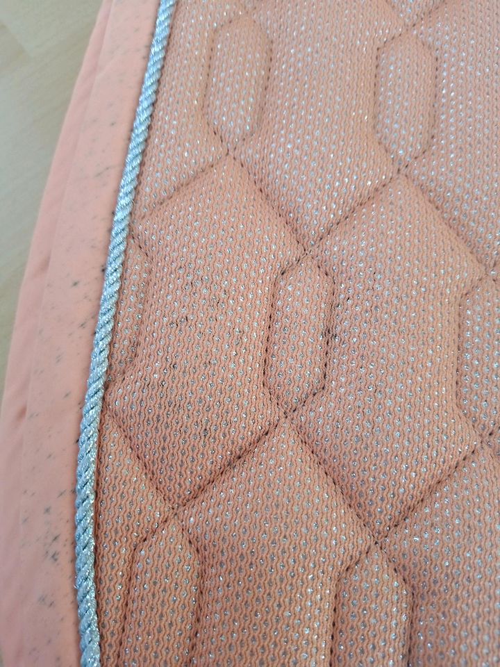 Eskadron Schabracke Glitter Mesh soft Peach in Langenselbold