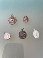 5 alte Amulette, Anhänger aus Rom – Papst Pius XII u. a. München - Moosach Vorschau