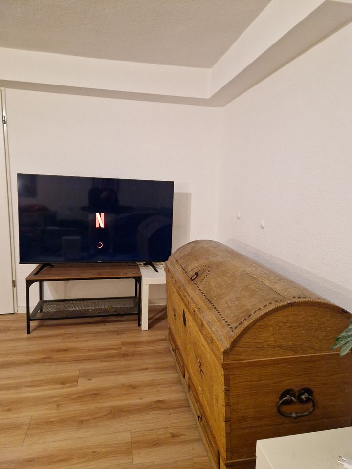 25 m² möbliertes Kellerzimmer im WG-Haus Der Nationen frei! in Berg Fidel