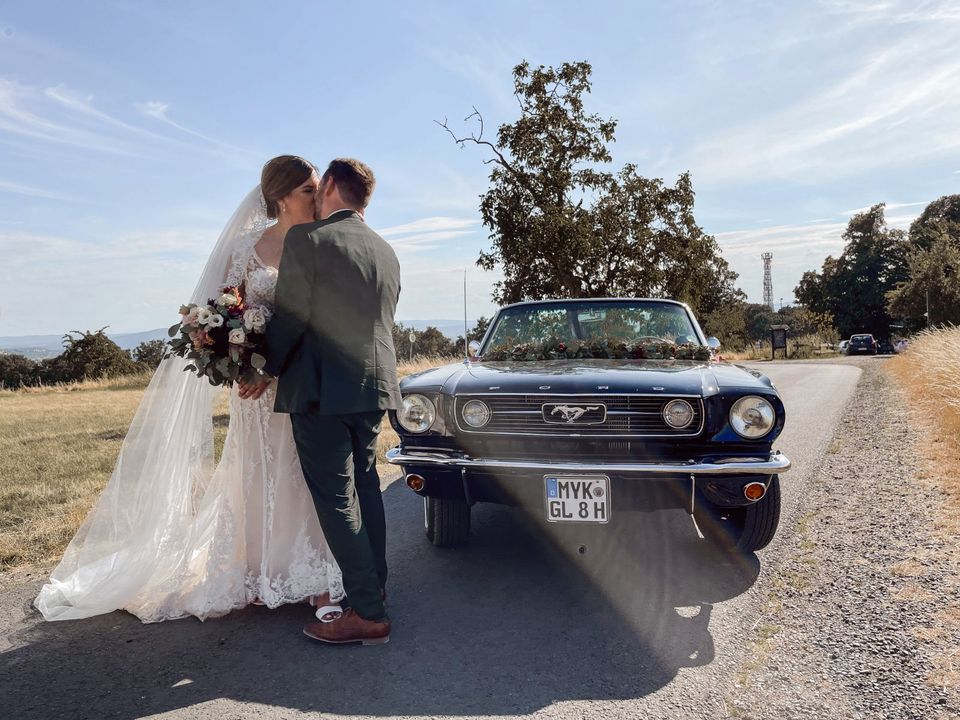 Hochzeitsoldtimer Ford Mustang Cabrio Brautauto Hochzeit in Montabaur