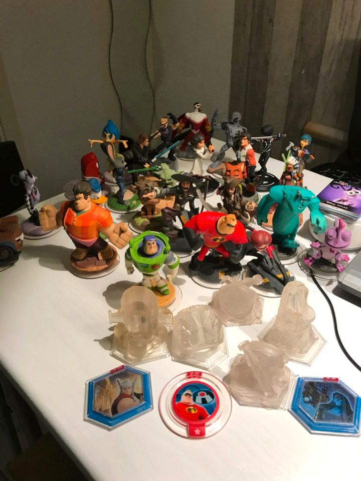 Disney Infinity Spielfiguren 1.0 2.0 3.0 CD Plattform Sammlung in Castrop-Rauxel