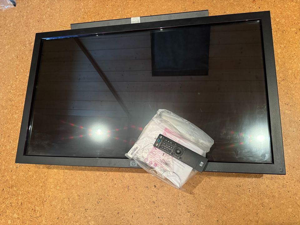 42 Zoll Touchscreen HP LD4200tm inkl. Wandhalterung in Röttenbach