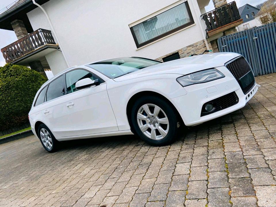 Guten Tag ich habe eine Audi A4 B8 zum verkaufen in Waldbrunn