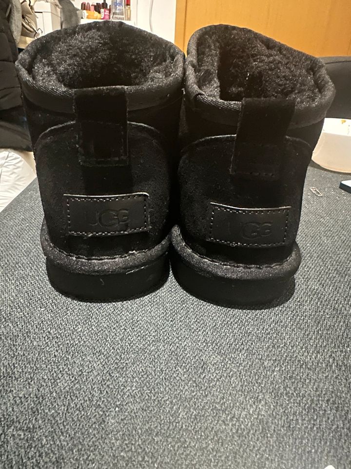 Damen Boots von ugg in Rietberg