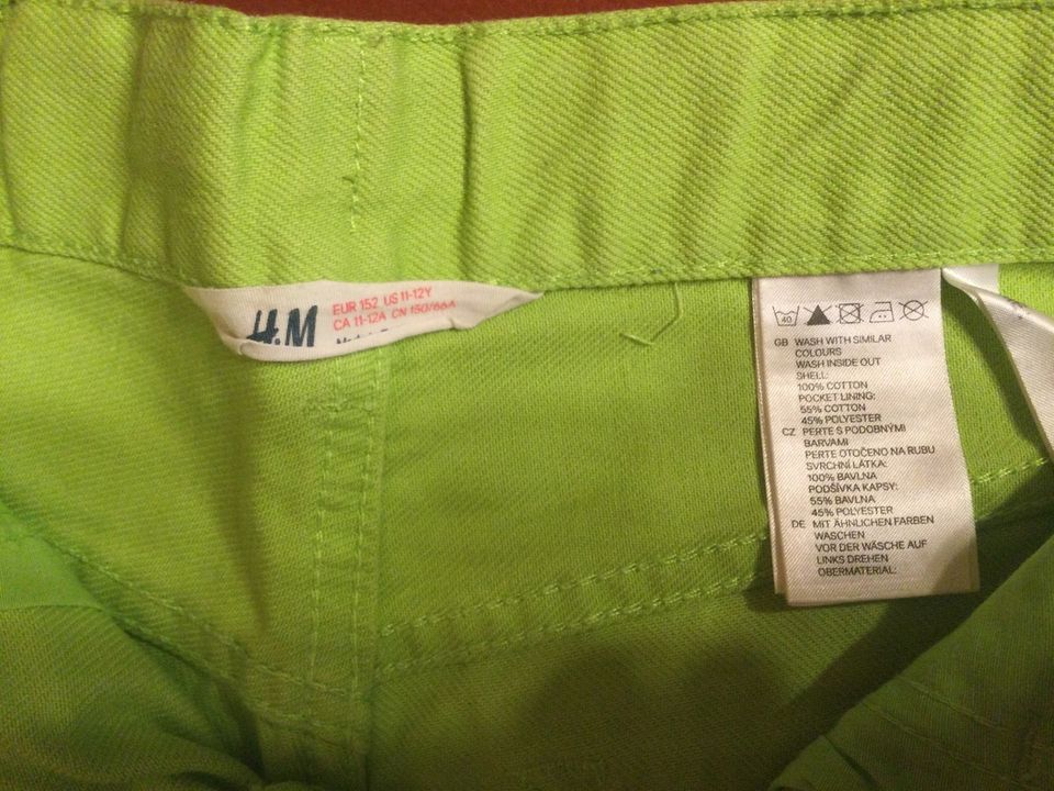 Shorts, kurze Hose, Bermuda, H&M 152, verstellbar, hell grün in Niederkrüchten