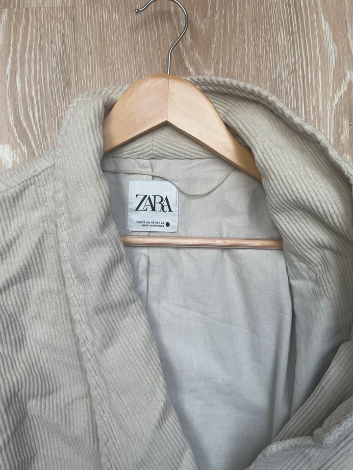 Zara Oversize Cordjacke XS S beige Übergangsjacke in Radevormwald