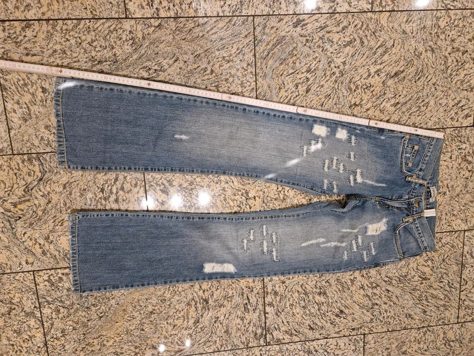 Jeans Hose Jeanshose Schlaghose Gr. 34 neuwertig in Salzgitter