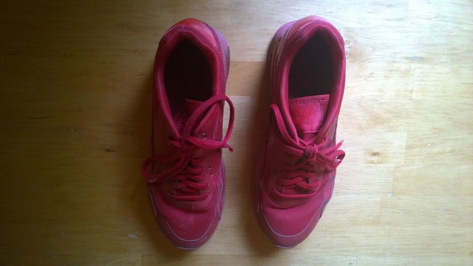 Nike Air Max Gr. 38,5 in Rot in Gummersbach